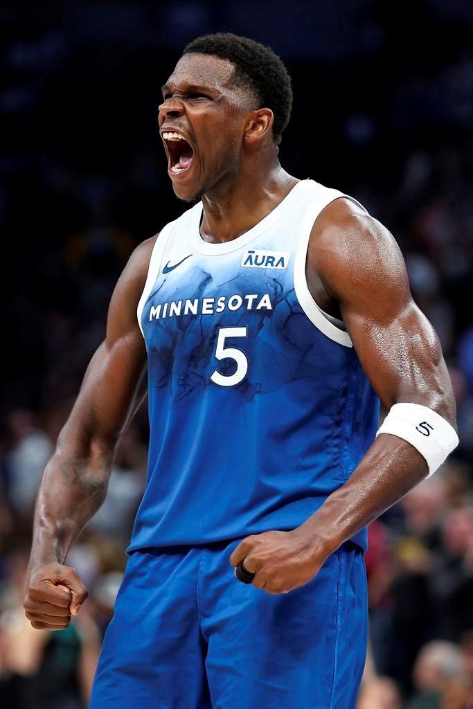 MVP最大黑马？爱德华兹第一战杀疯了……[泪奔]——全场只出战33分钟——29投