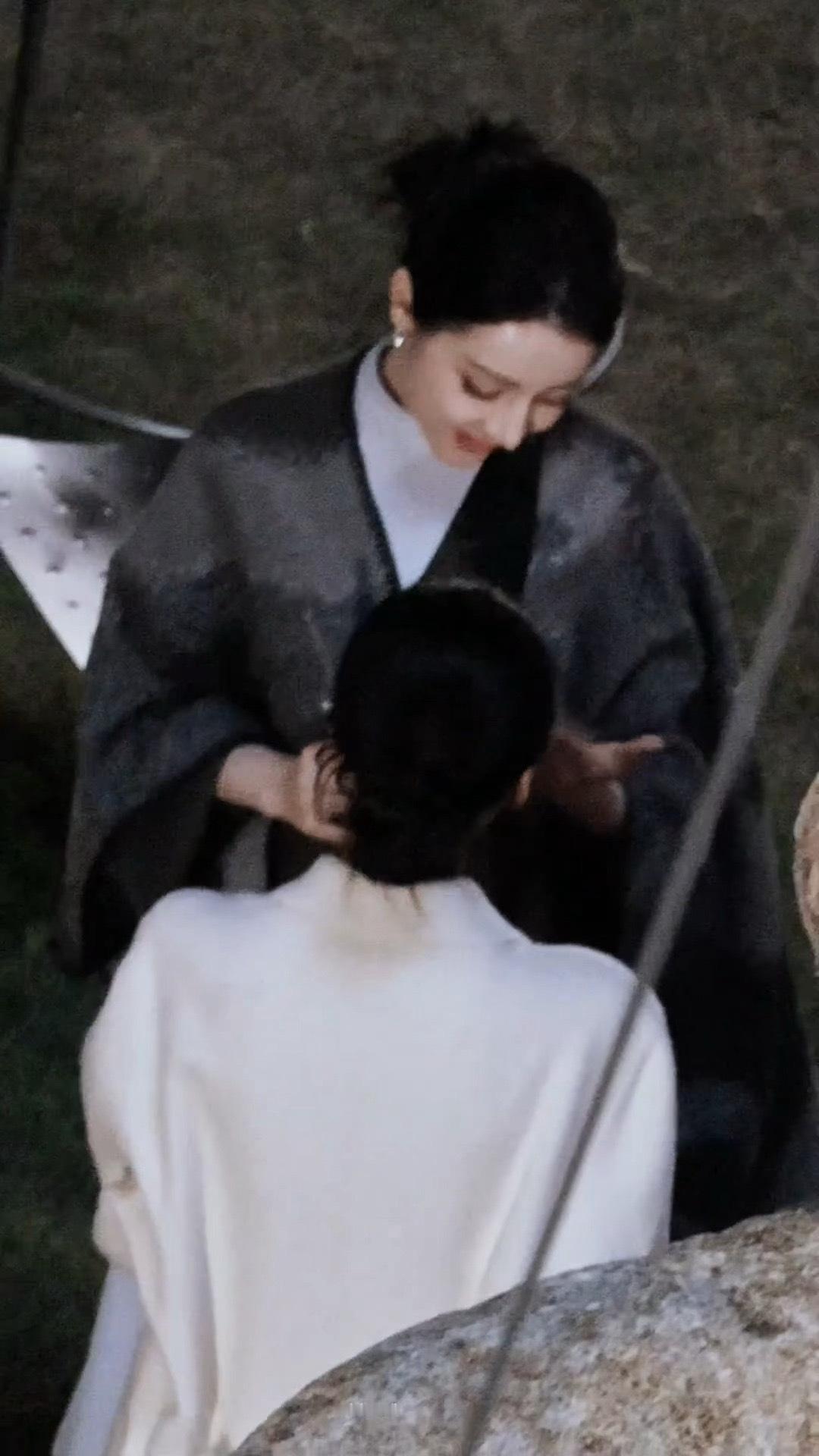 好一个疯批美人 这剧就不能边拍边播嘛