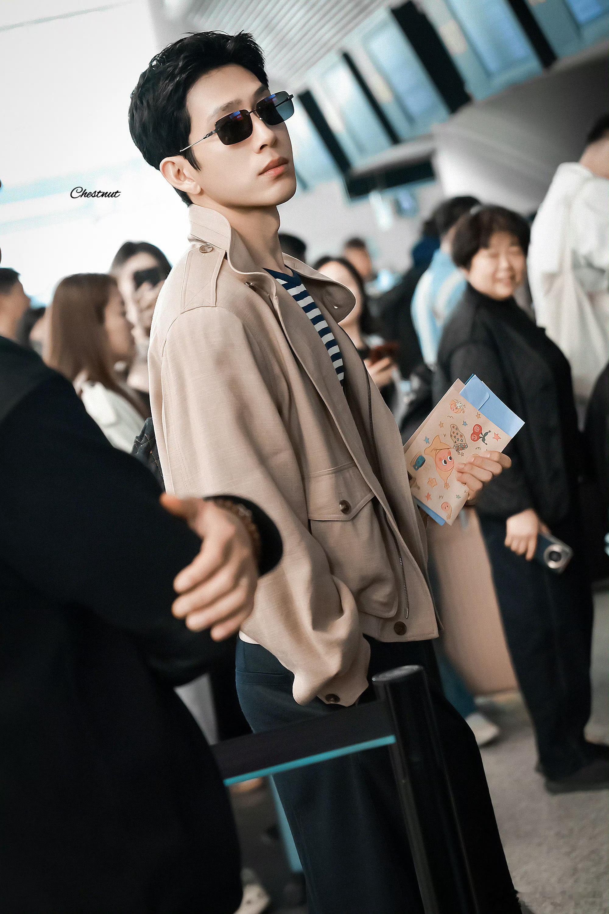 井柏然听到母亲节快乐的反应 谁懂这个反差！入行18年的实力派中生，新剧《钢铁森林