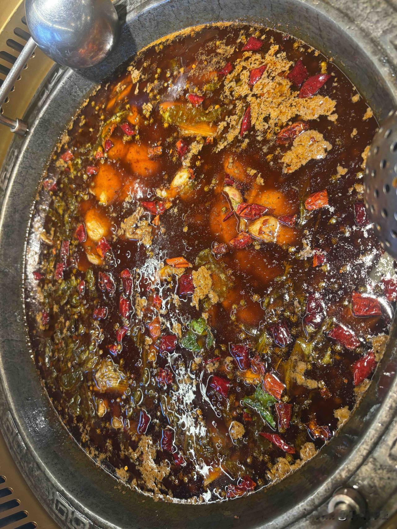 晚上听一个最近半年才认识的朋友说，今天挣了4000个。
然后补了一句前段时间，亏