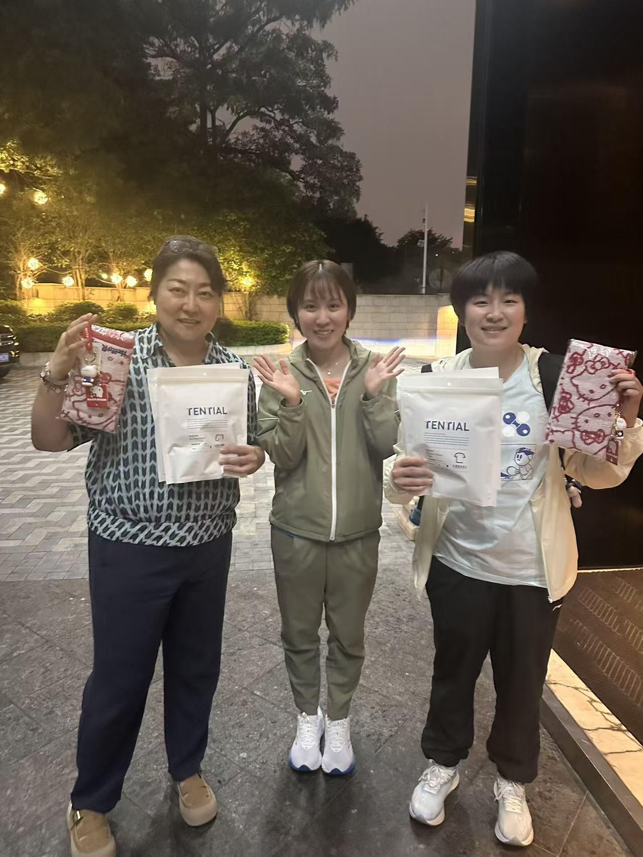 平野好懂我们，送的三丽鸥确实是他们的特产，在日本带来了土特产，人情世故把握的很到