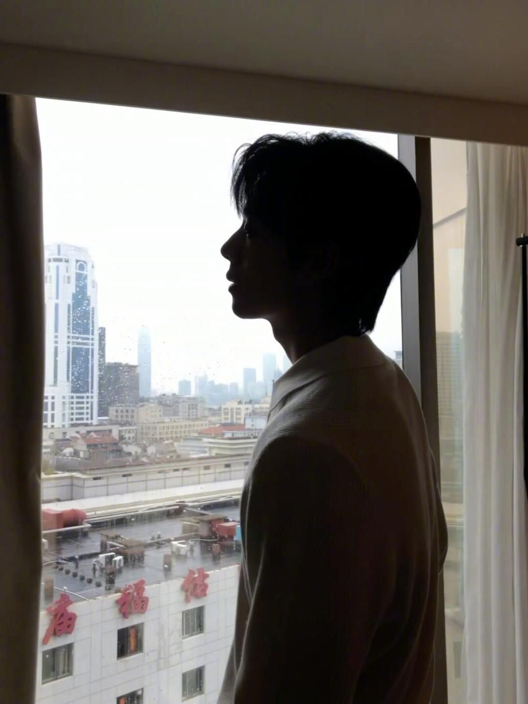 曾辉内娱型男上新 曾辉这“新型男”标签打得太对了！不只有让人眼前一亮的外形，演技