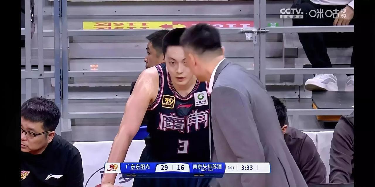 杜峰终于低下了他那高傲的头！
说实话，昨晚广东能在领先17分之多的情况下被南京逆