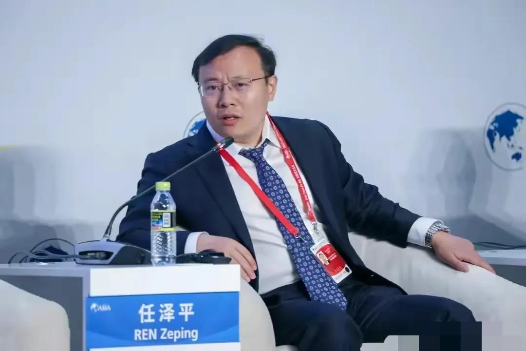 著名经济学家任泽平提出：将银行存款利率降为零，以促进消费。
这一建议在网络上引发