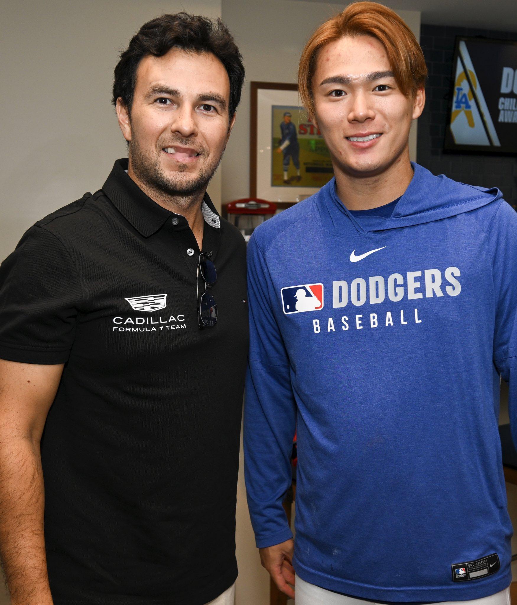 塞尔吉奥·佩雷兹发出与山本由伸的合影，并恭喜洛杉矶道奇队卫冕MLB世界大赛冠军！