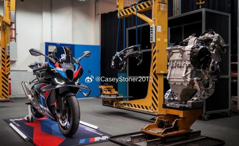 宝马摩托车宣布，将在2027年款「M 1000 RR」上标配第三代M Motor