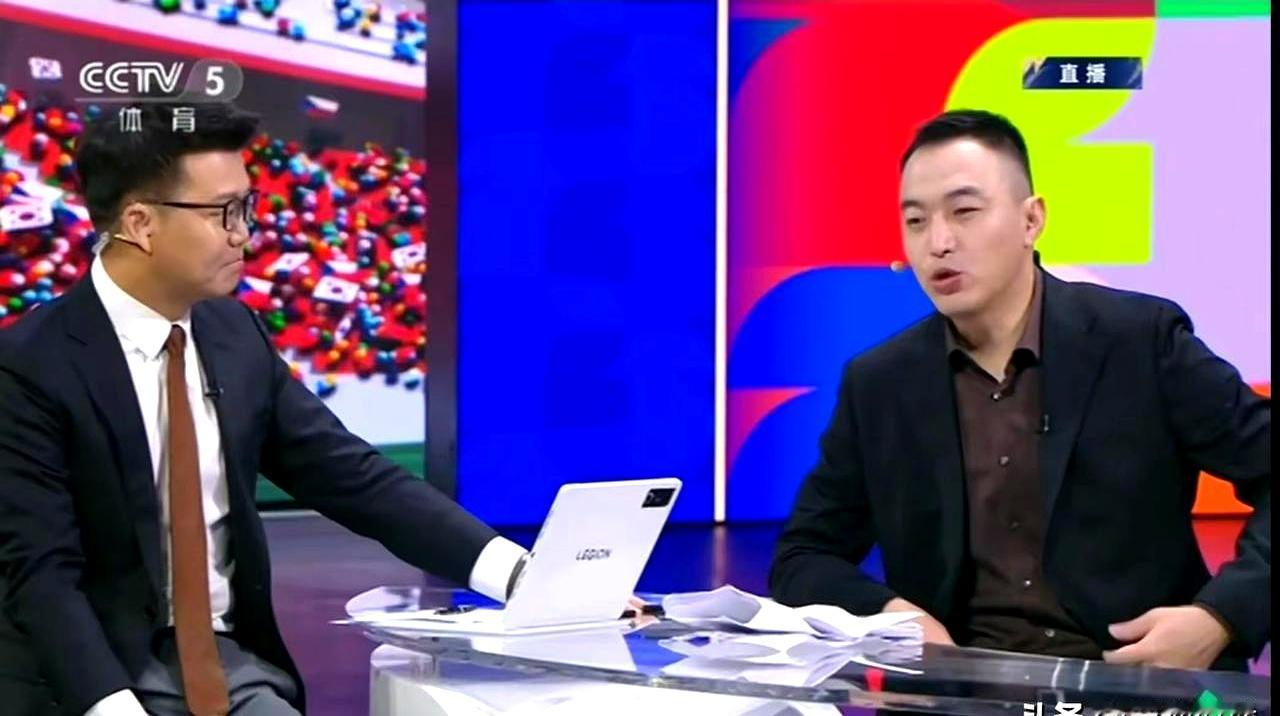 世界杯刚开场，冯潇霆一句“咱们韩国队”直接把不少球迷听愣了，这口误也太有画面感了