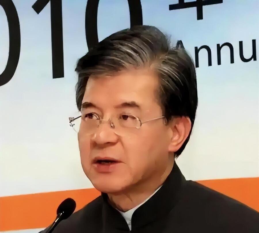 香港百亿富豪罗康瑞抛弃前妻后，如今儿女却为母亲出了口气 
