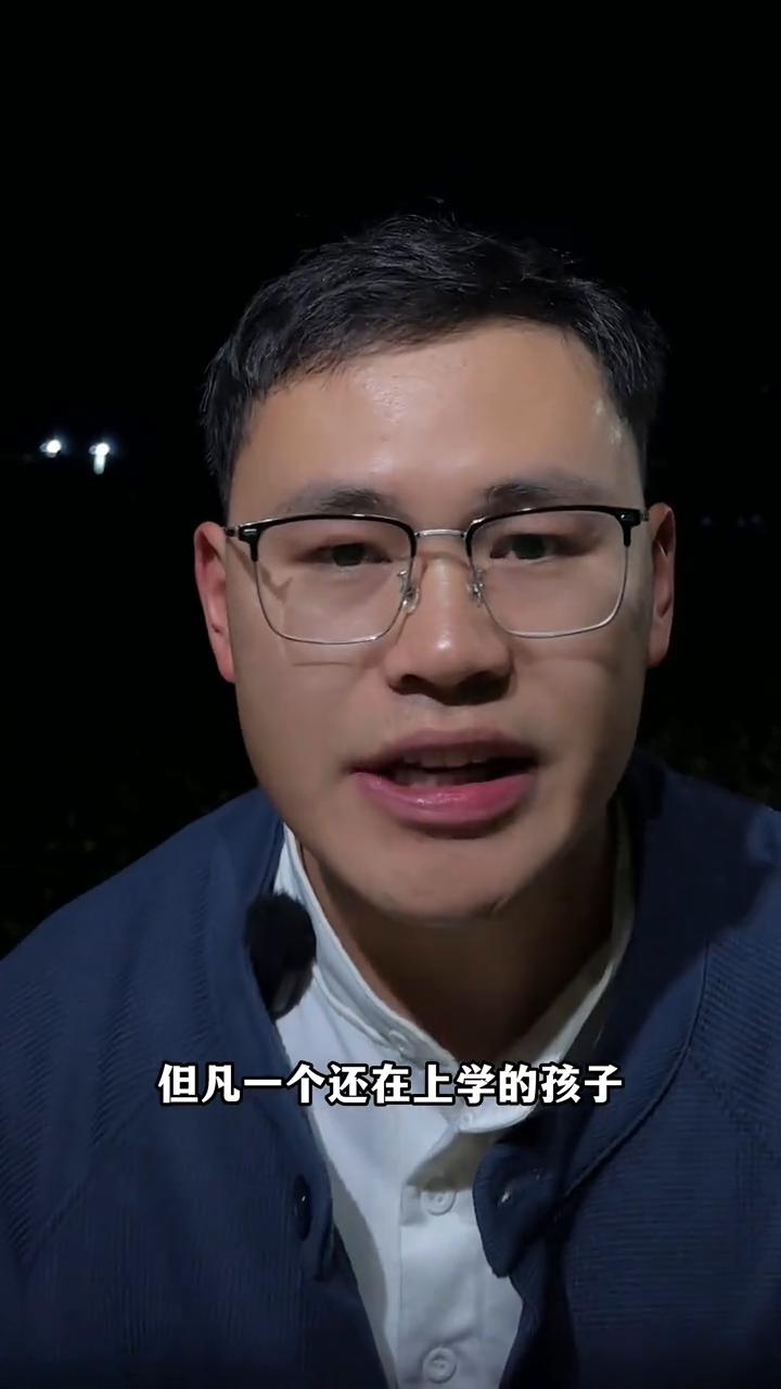 怎样让上学的孩子快乐？
但凡一个还在上学的孩子，让他快乐的方法，让他快乐成长的唯