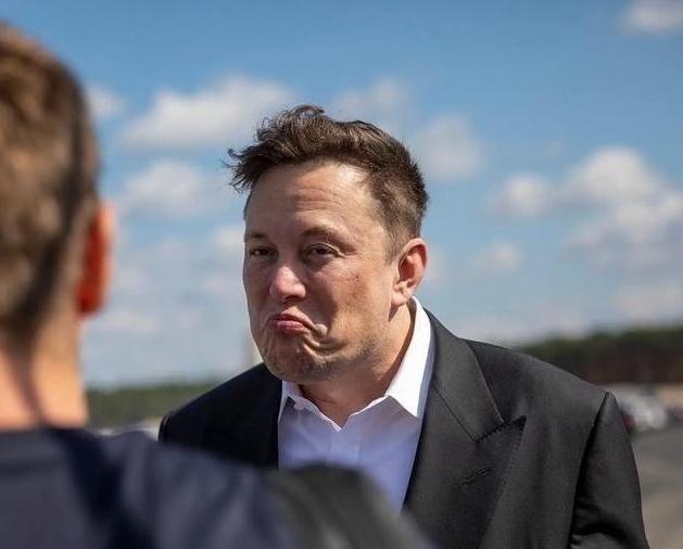 美国被彻底震慑？外国记者问：“美国拥有的核弹头可以摧毁世界1000次，难道中国人