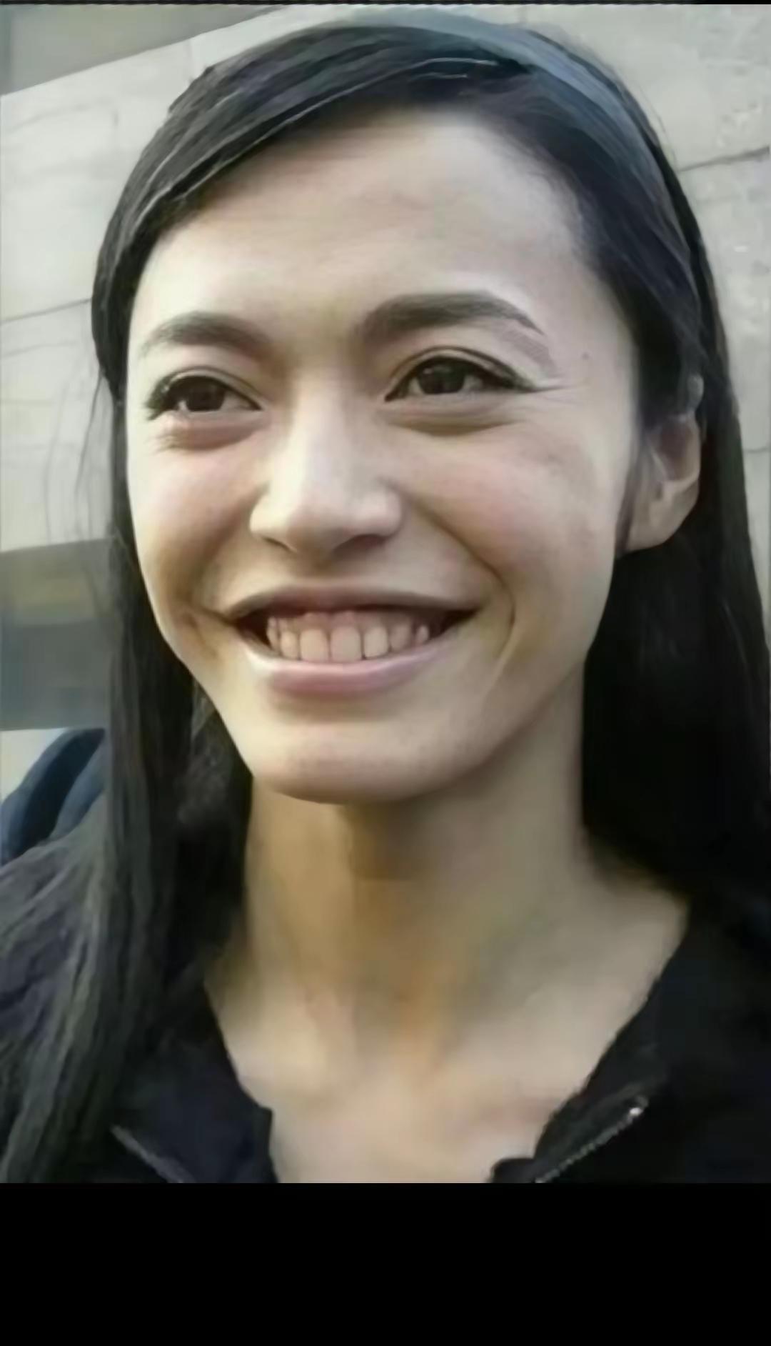 哈哈，感觉侯雯元有点“重口味”呢！
真的很难想象，年轻貌美的钟楚曦居然会输给比她