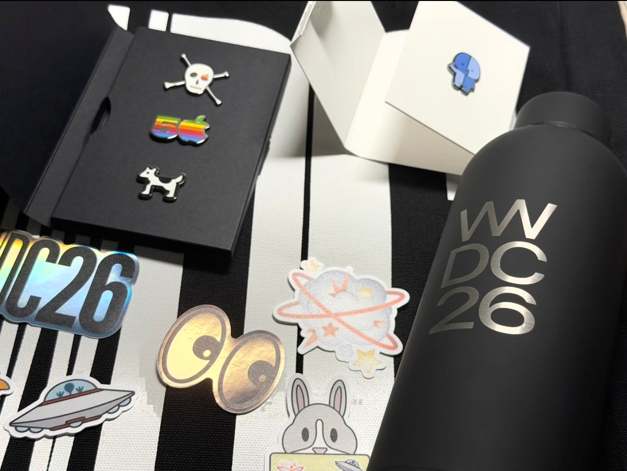 WWDC26媒体礼包开箱不同的媒体，不同的礼盒不过都有惊喜！今晚又要熬夜了，睡不