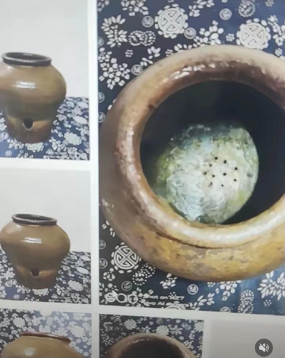 刚在网上看到一个18岁的宝妈，拍视频炫耀自己把海水熬干出来的盐当食盐给宝宝食用，