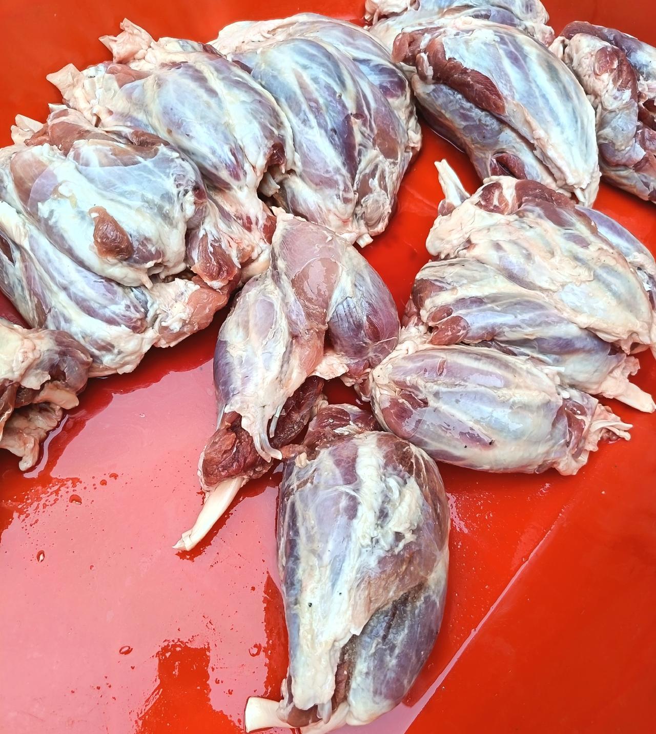 牛腱子肉25元一斤，太便宜了，真不敢买呀！

今天早上天气挺凉爽，在抚河边晨练了