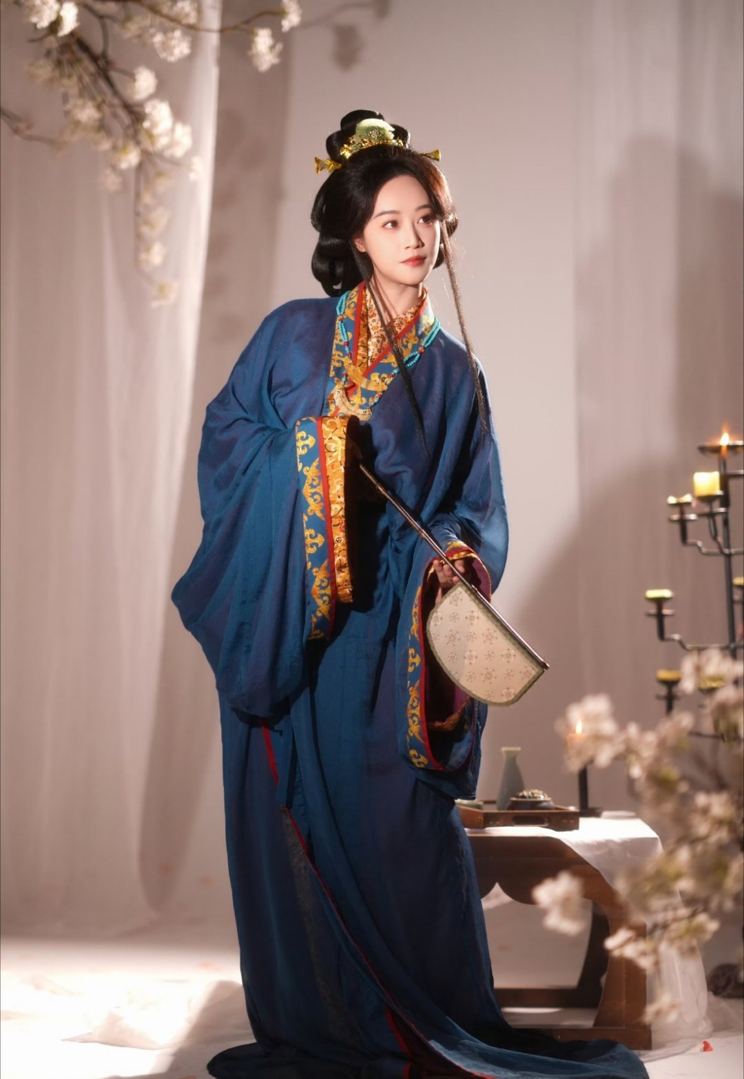 战吗战啊～蓝盈莹这古装造型也太会了吧～果然还是看美女会让人心情好起来 