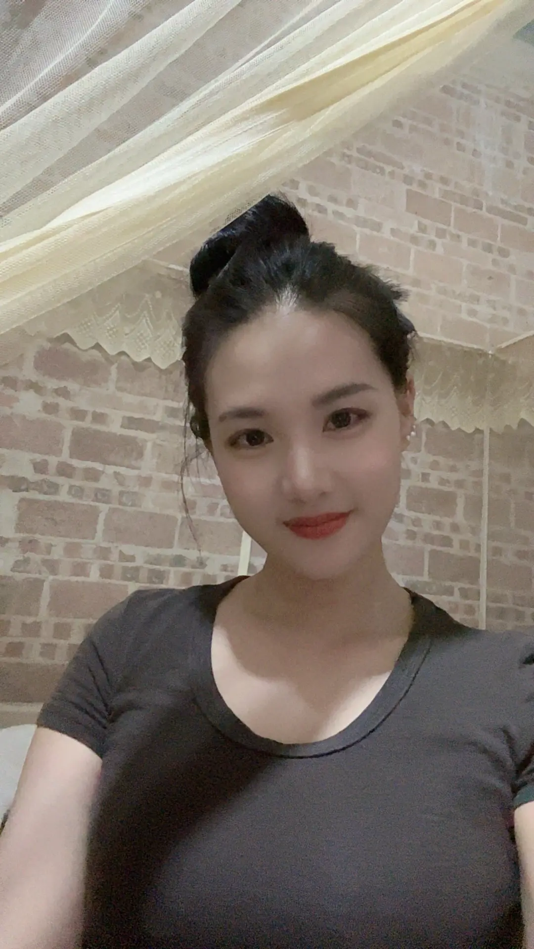 感情里是舔狗 日常是懒狗 随意穿搭是土狗 最终归宿是单身狗 晚上好我的狐朋狗友