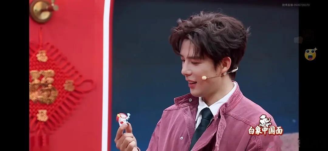 王安宇直播截图也挺帅的，静态帅，动态更帅的大帅哥，而且做任何表情都不会崩的一张脸