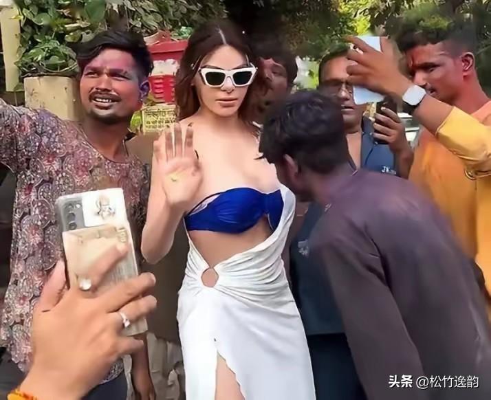 印度女星靠全裸写真一炮爆红，身材火辣出圈，甚至出门被一群男人围堵揩油、尾随骚扰！