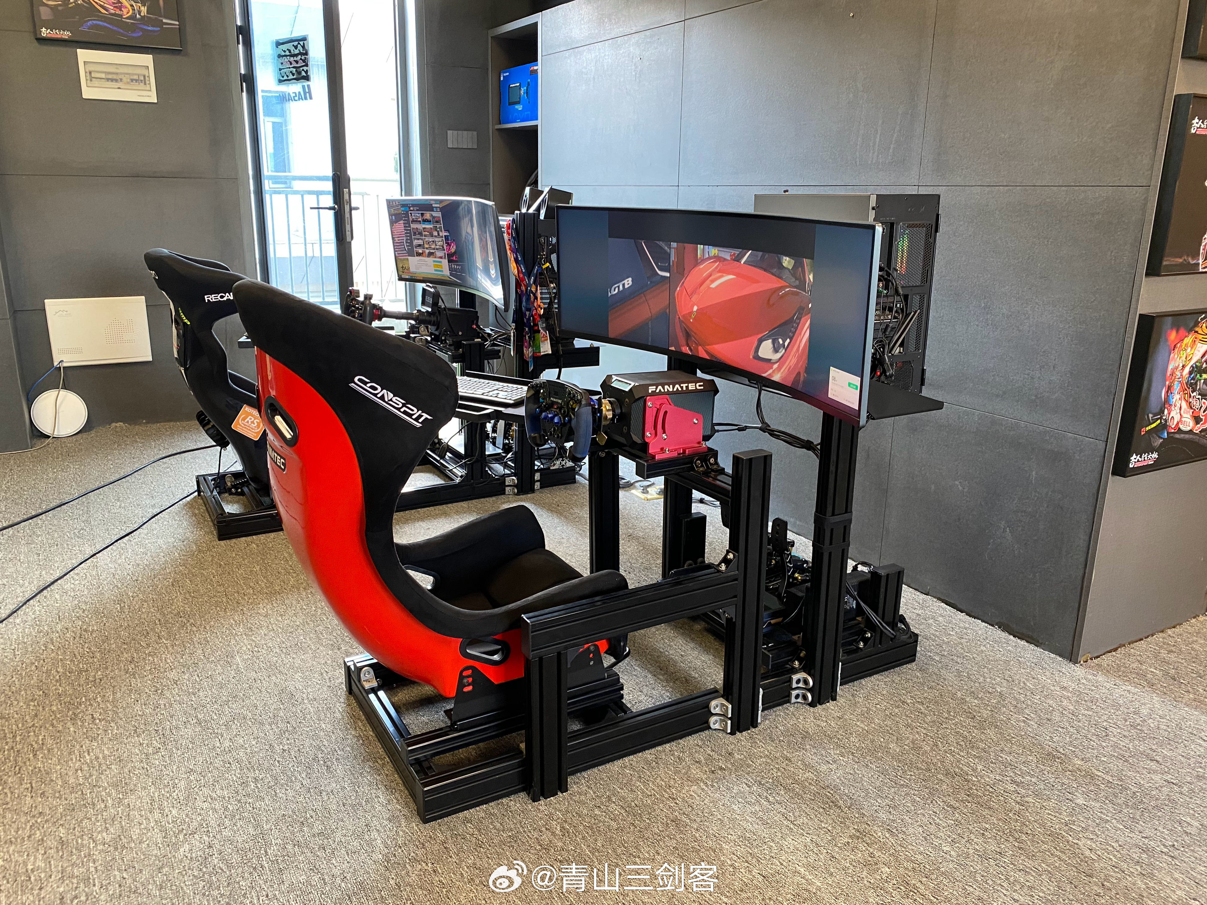 这应该是每个喜欢开车男孩子梦寐以求的模拟器[舔屏][舔屏][舔屏]F1开车 ​​