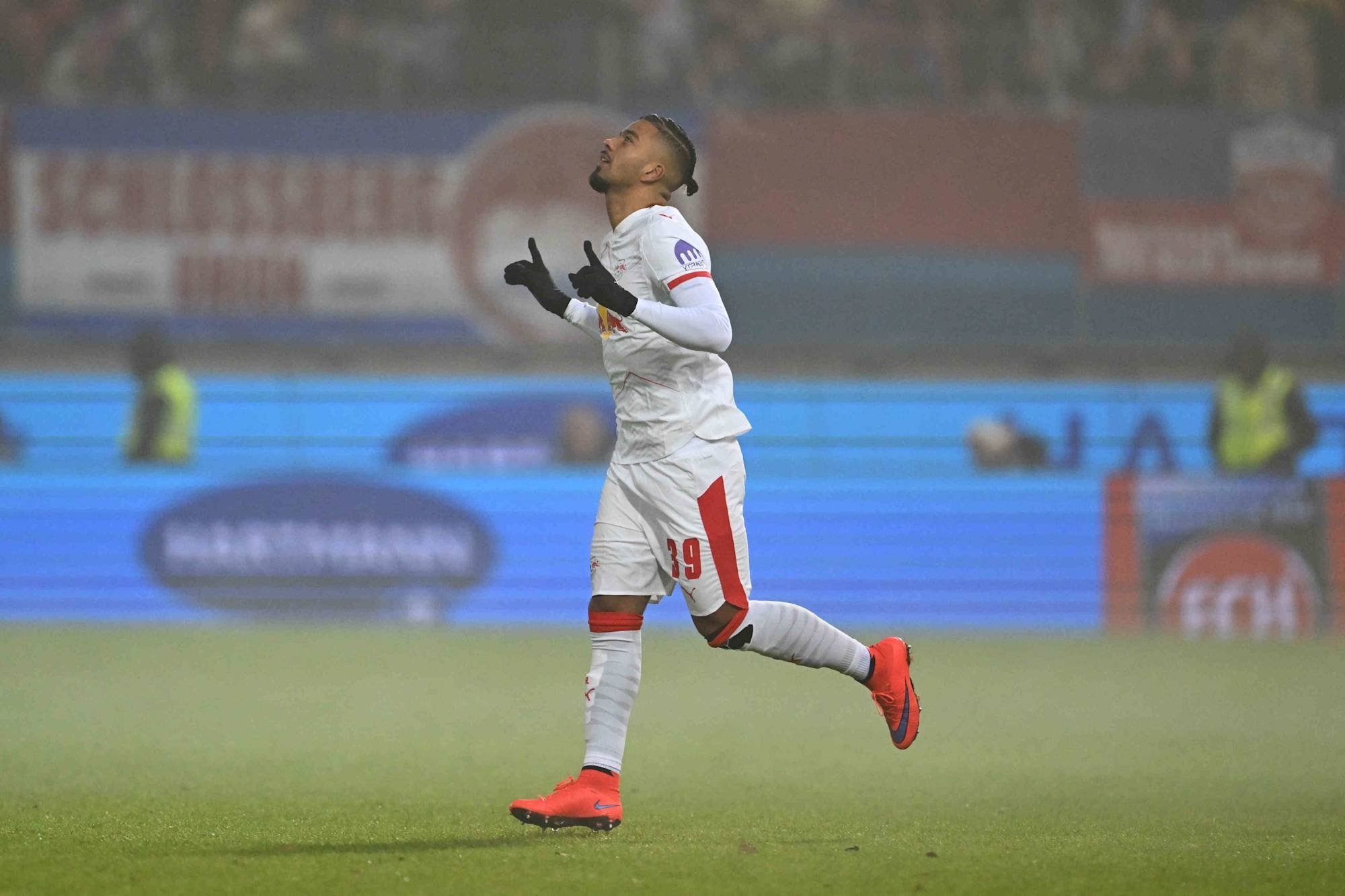 莱比锡的本杰明·亨里希斯谈到了三周前1-5惨败给拜仁的比赛中学到了什么，以及明天