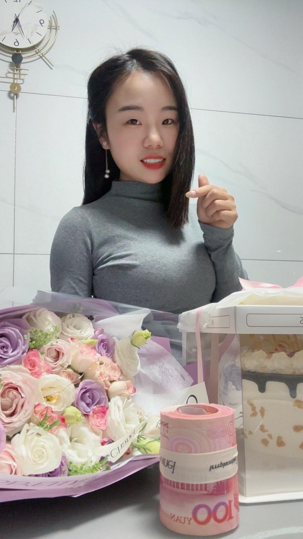 ᥫᩣᩚ🎂许愿曰🙏🏻 望我开心，望我多金💰⑉ ⁺⁹⁹⁹ 烛火替浪...