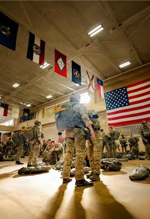 美军打仗从来不在乎武器装备，他们更在乎的是自己的命?

很多人觉得美军丢弃武器是