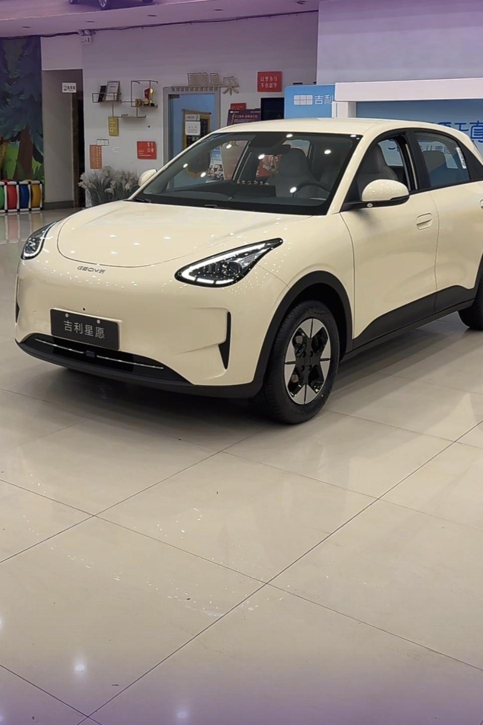 虽然说星愿是一个小型车，但是它的空间真的不算小，在同级中算是非常有竞争力的。后排