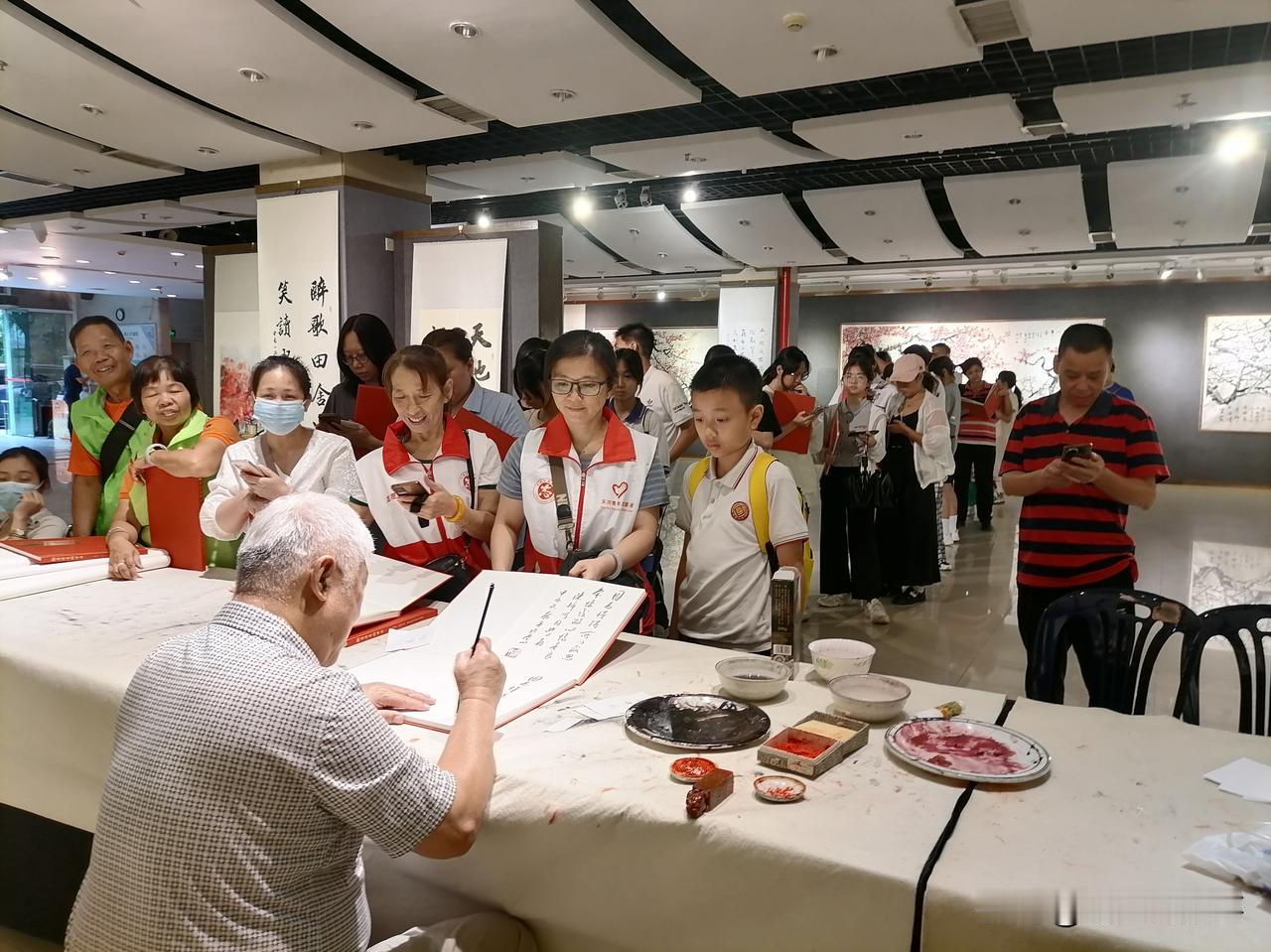 “翰墨丹青颂中华六运志愿驿站专场”活动成功举办

(刘启春报道:) 10 月 1