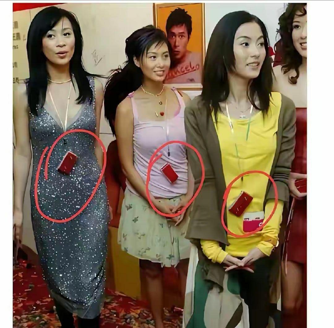 这在当年是现在的苹果还要火的手机，这么多明星人手一部。你知道这是什么手机吗?