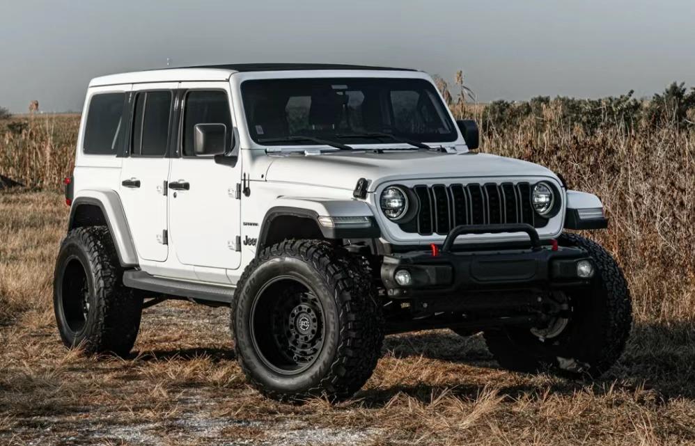 近日，Jeep全球高管团队专程到访武汉神龙汽车，深度探讨品牌共建、渠道拓展等合作