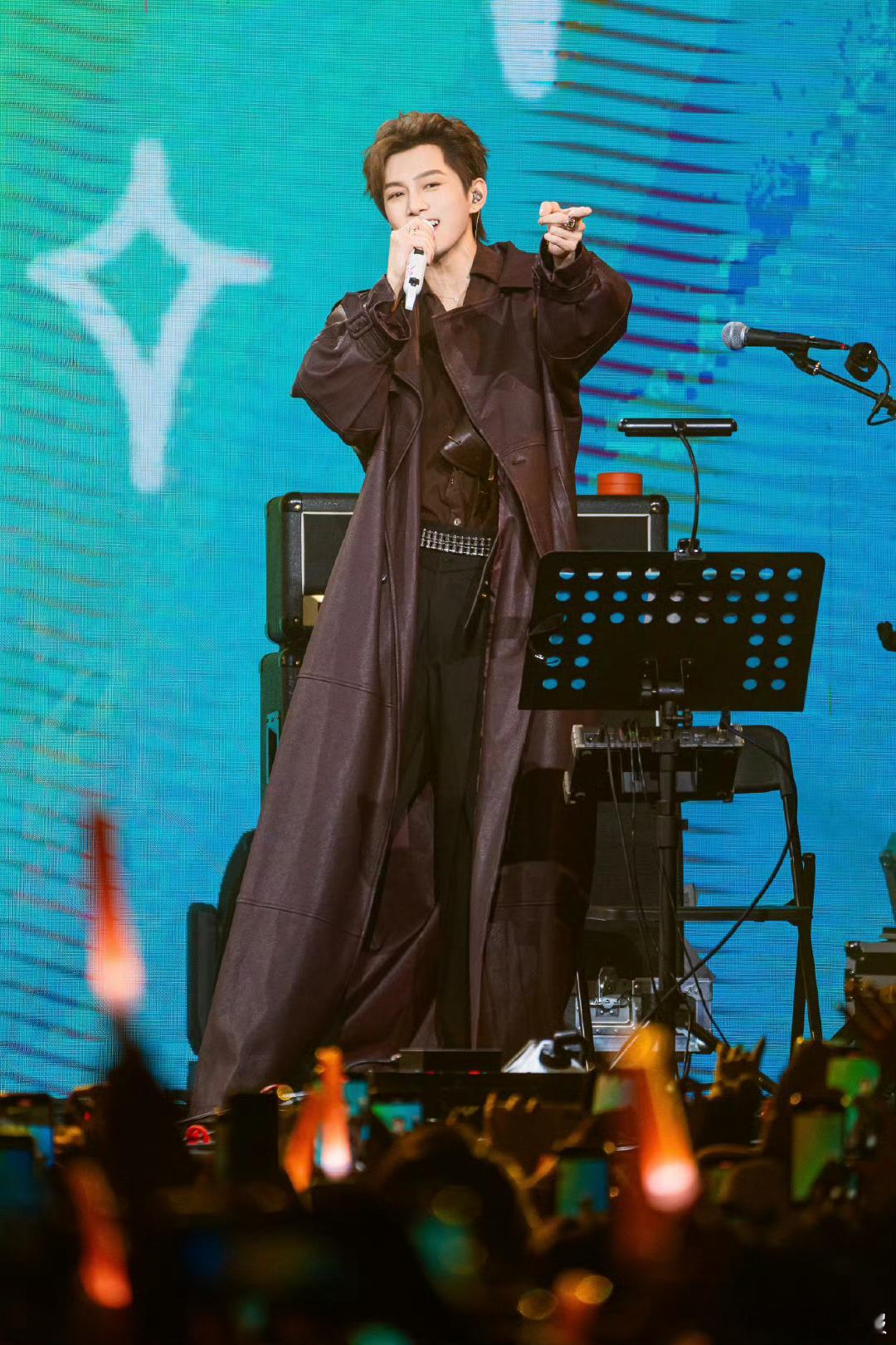 杨砚大奉第一顺位老公 范世錡的杨砚实在是太帅了！古装的帅气气质加上现代身材的爆炸