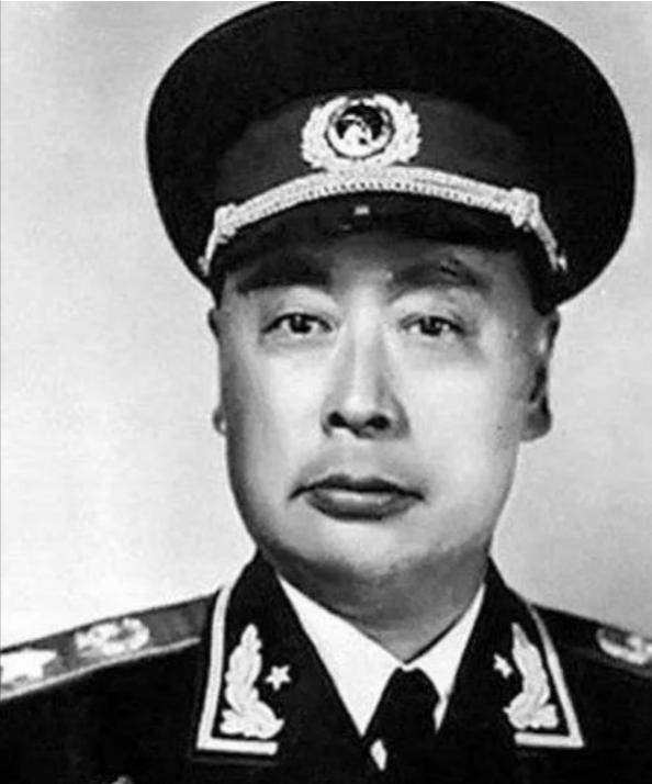 [微风]1955年全军授衔之前，刘少奇坚持反对给陈毅授元帅军衔，周恩来听闻此事，