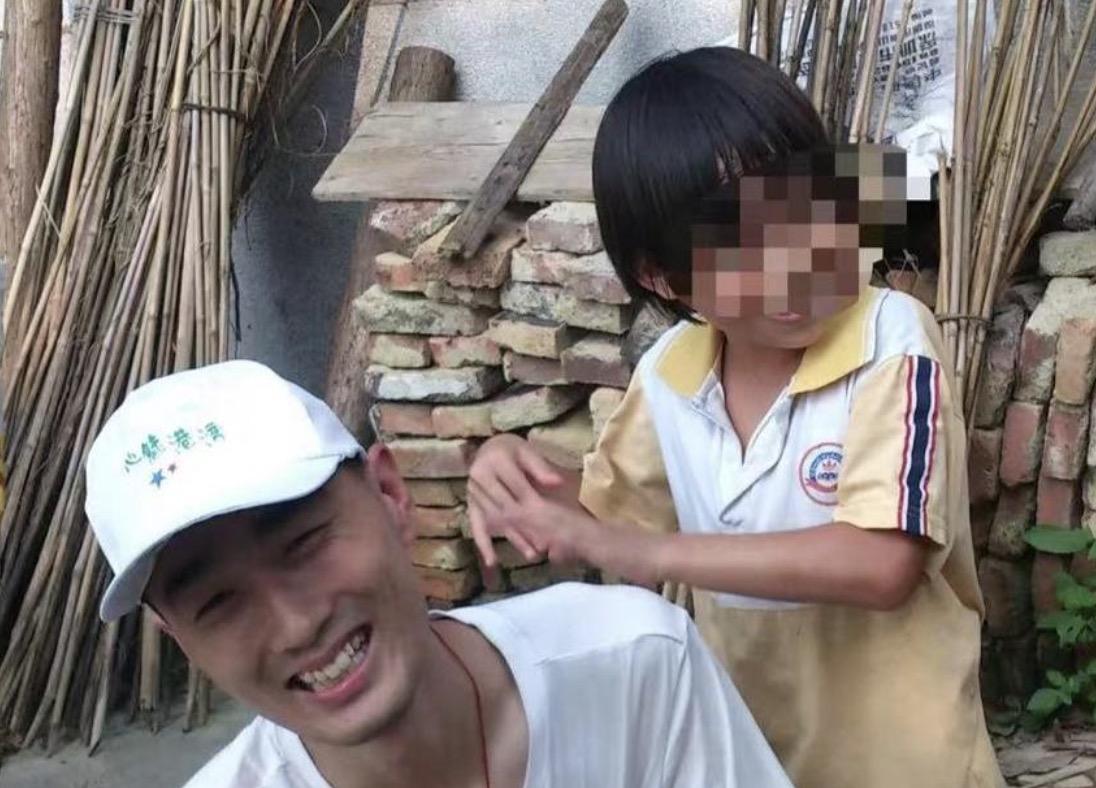 32岁程序员周末处理工作晕倒后猝死，而讽刺的是，他在被抢救的时候，还被拉进工作群