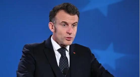 法国总统马克龙直接在平台上曝出来一个猛料，早在13号他就悄悄给伊朗总统佩泽希齐扬