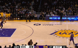 詹姆斯胡子都白了，还能玩百米冲刺打成2+1
北京时间1月20日，湖人与篮网的比赛