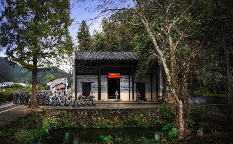 至今仍健在的开国将帅只剩一位，今年103岁高龄，身体依旧硬朗
这位开国将帅就是邹