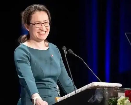 4月9号上午第64届十大杰出青年选拔记者会上，萧美琴公开露面，她把一些试图割裂两