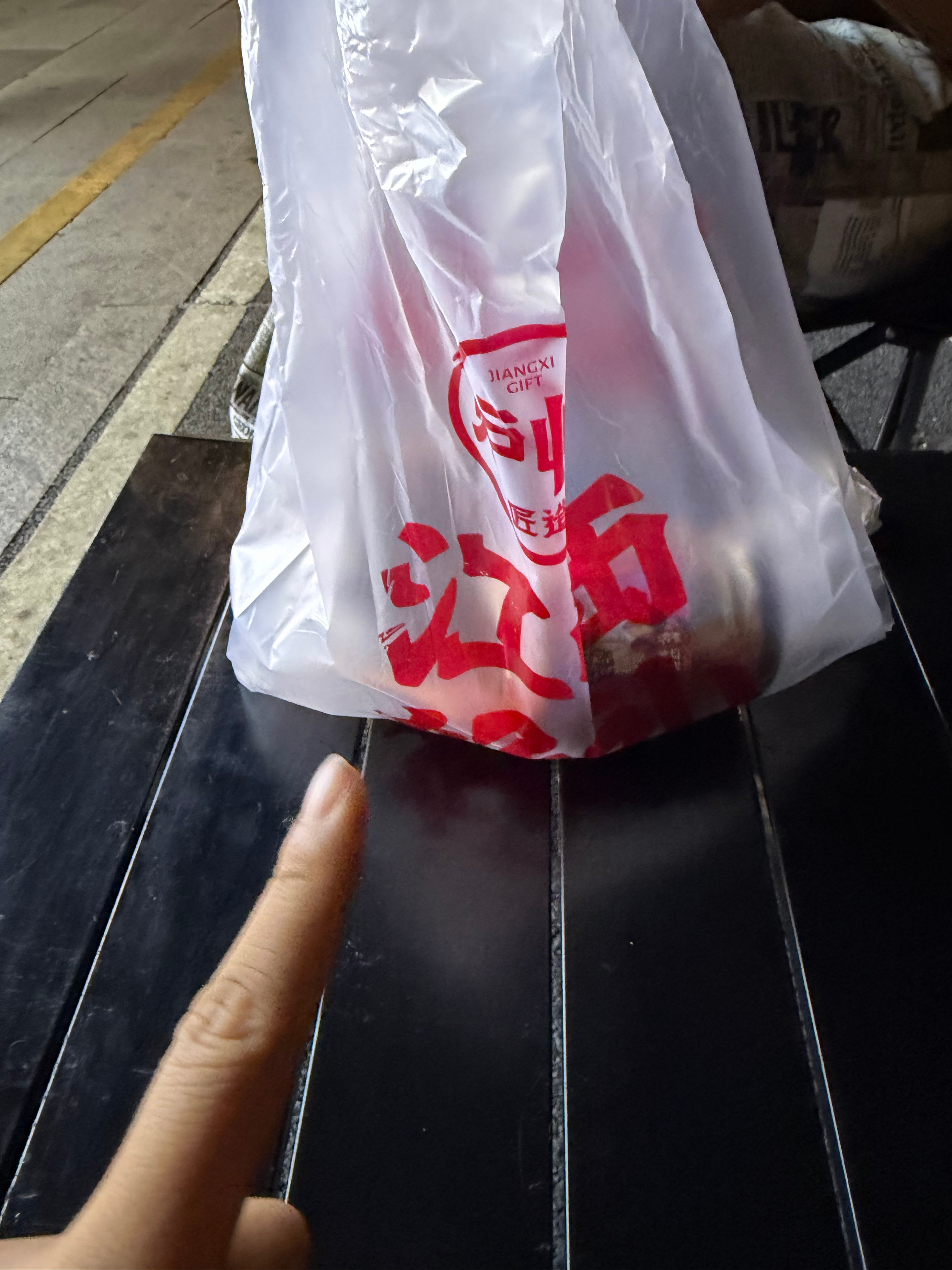 现在出来吃宵夜 