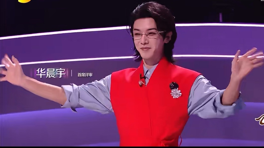 华晨宇声鸣远扬首席评审华晨宇今天好红啊，分享了自己参加完湖南跨年就去了自己202
