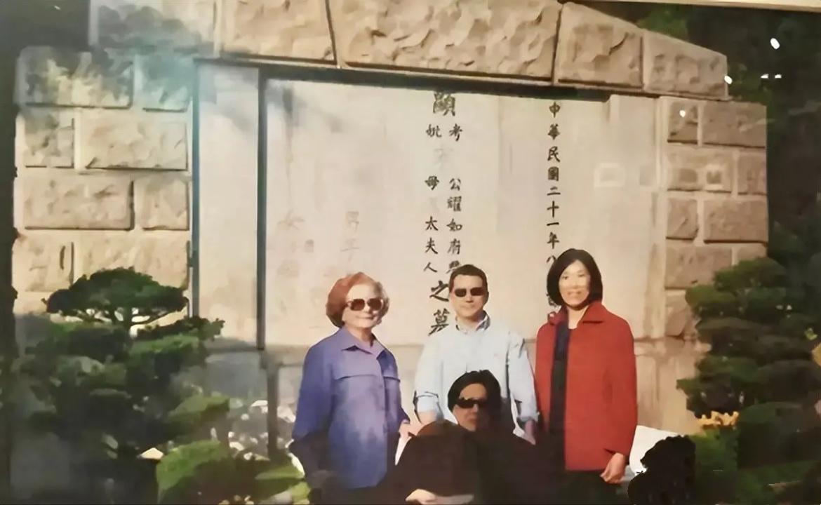 2007年，孔祥熙长女孔令仪携家人最后一次回到大陆，在上海宋庆龄祭拜时，留下的一