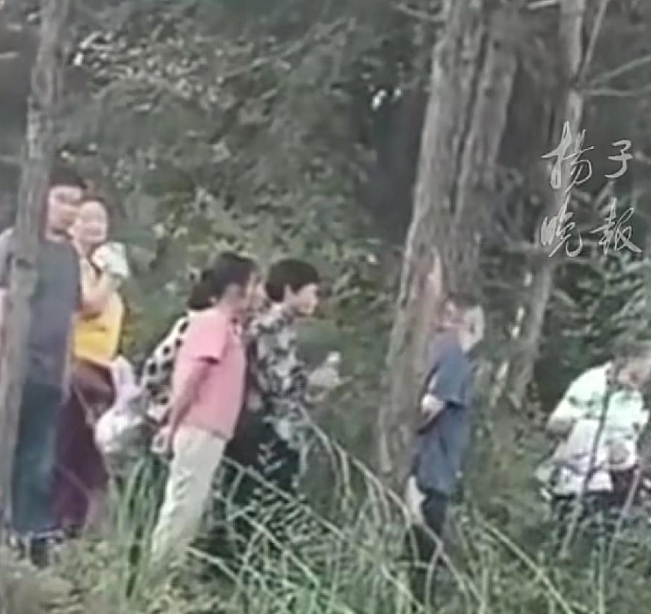 湖南男子持刀行凶，造成人员死亡，其中一年轻人男孩是研究生毕业，工作不久因身体不好