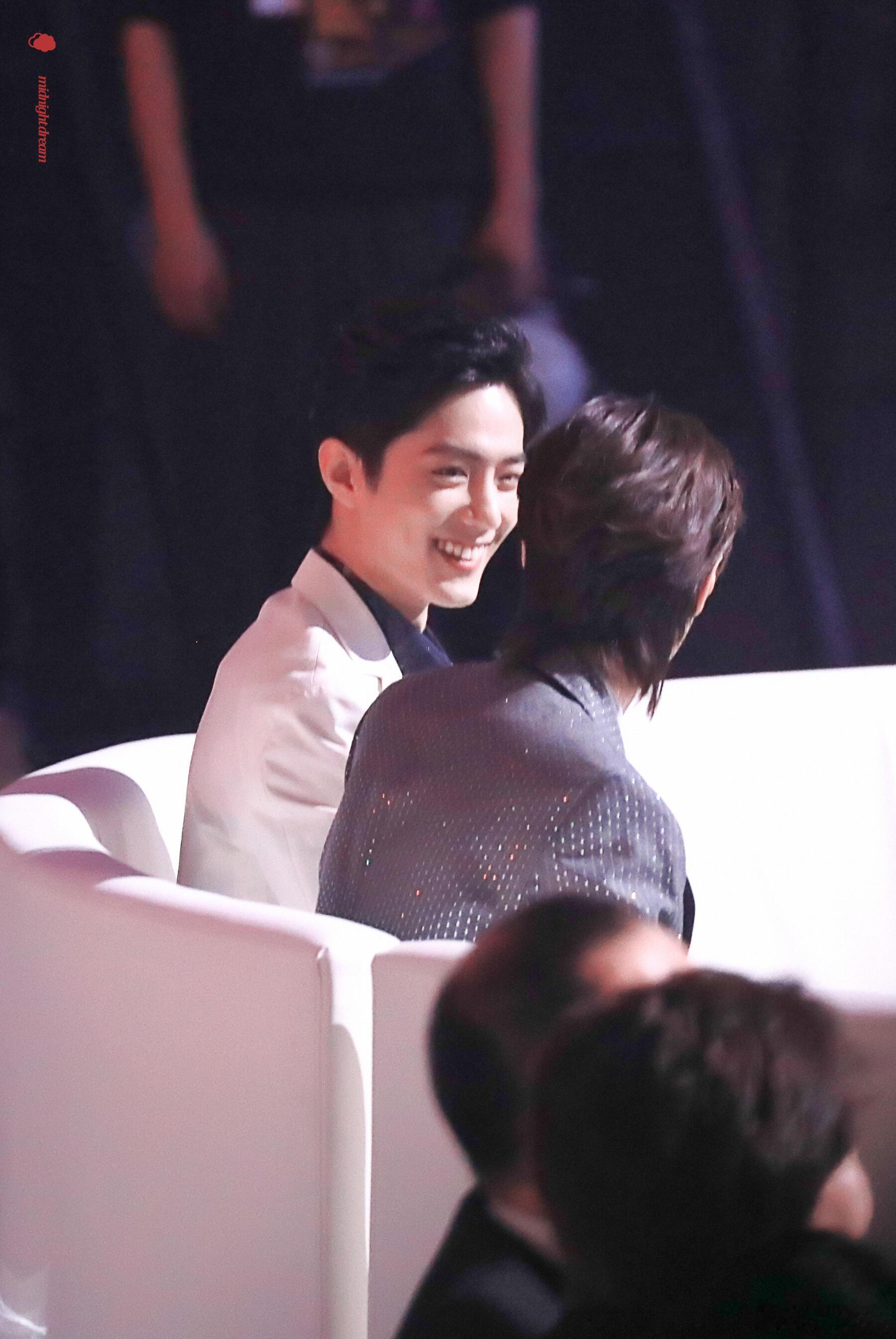 不管了反正明天脚步近了，我梦到哪句说哪句，接这样坐   博君一肖