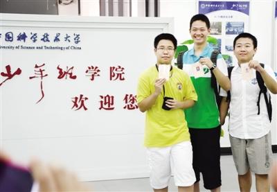 在网上看到一个网友说，清华北大的学生藐视一切大学，甚至藐视科大少年班！我就想问问