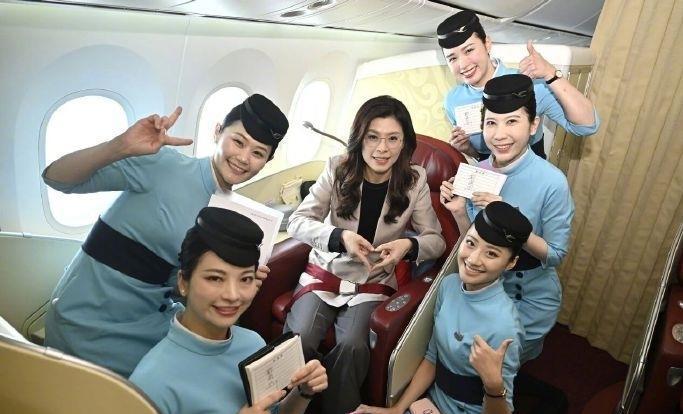 大家有没有这样一种感觉，郑丽文回去后，我们有一种小时候亲戚朋友聚会后分开时的感觉