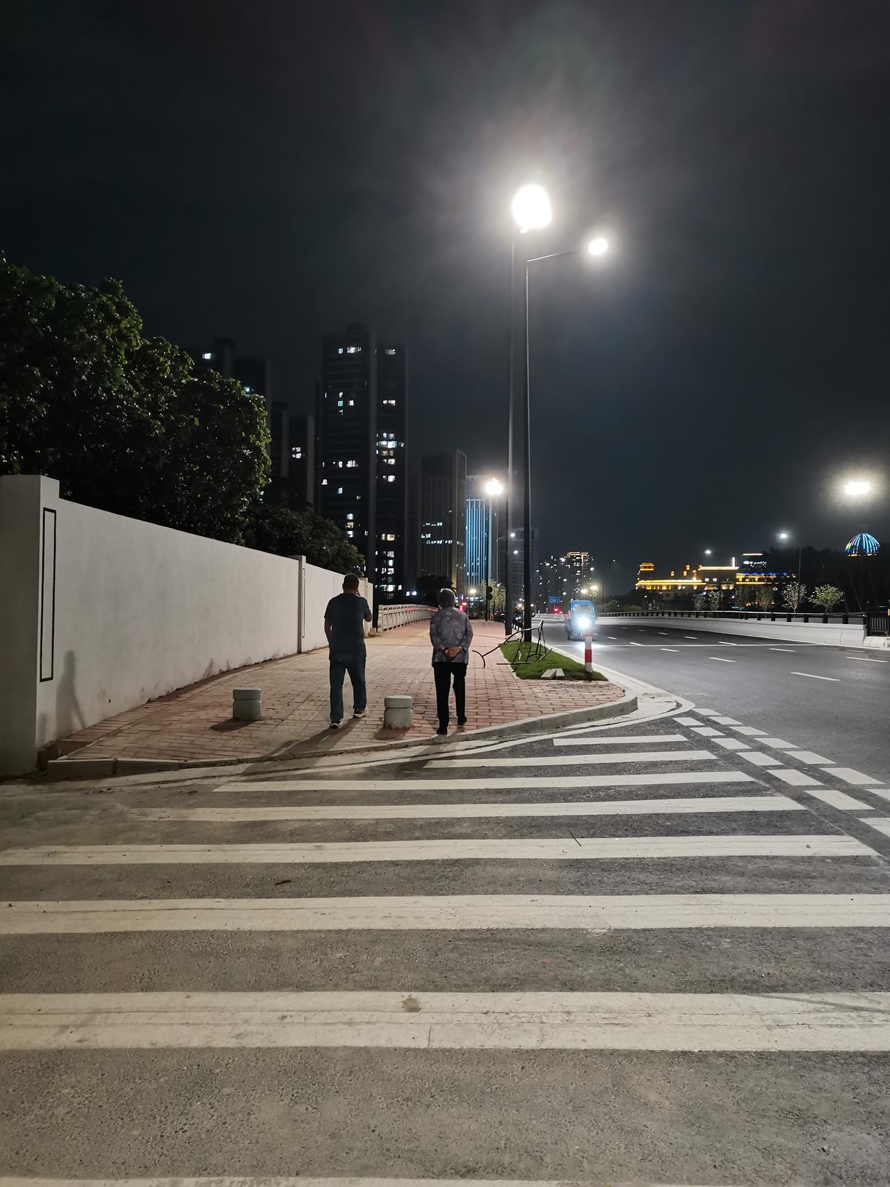 我就想问一件事情！涨到500真的是一件很困难的事情吗？就他们对这个社会做出的贡献