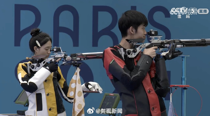 【拿下！#发卡会助力每一届中国射击队首金#[666]】#黄雨婷的发卡是布丁狗# 