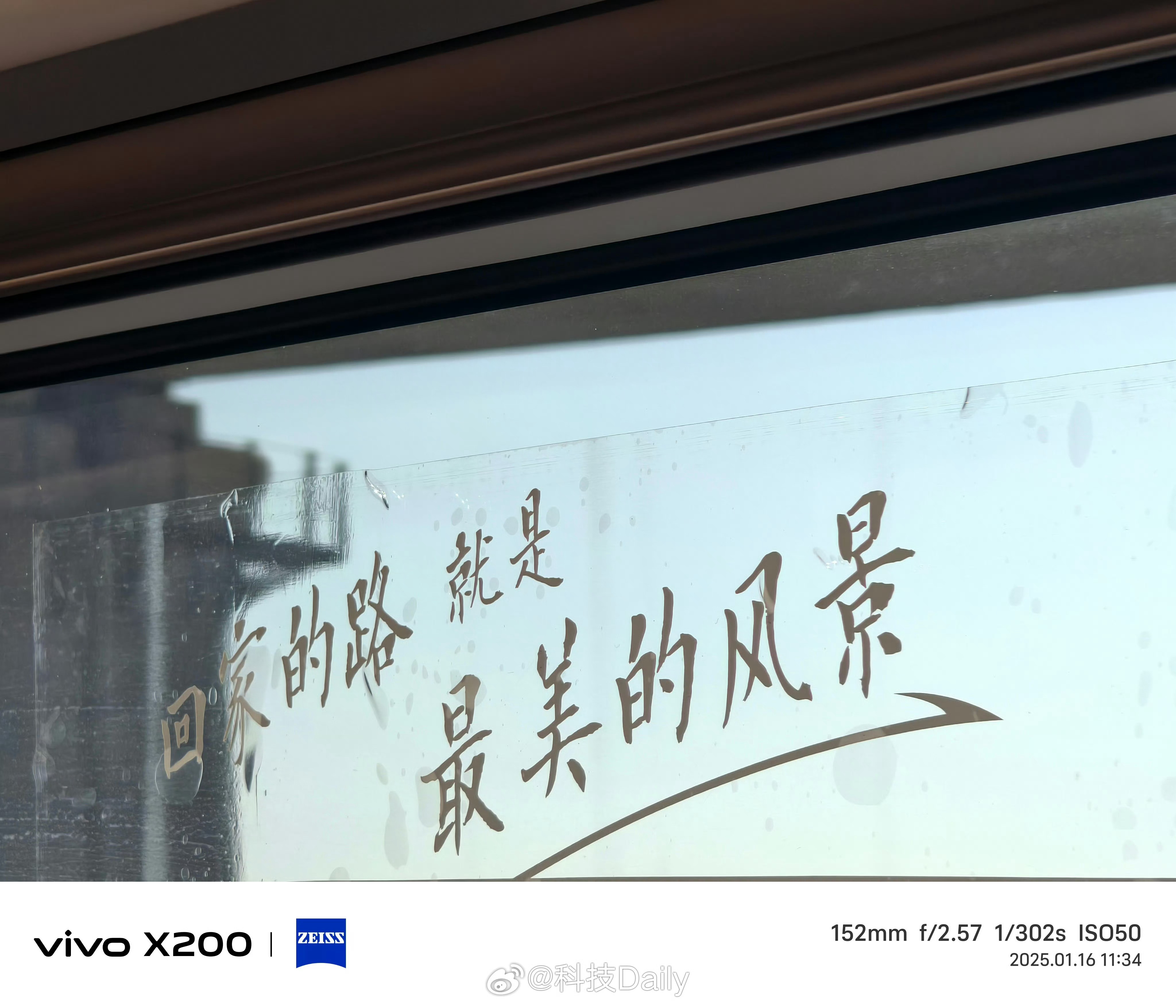 男子高铁静音车厢遇乘务员举静音牌挺好的至少有人提示和管理，飞机上哪怕是有乘务员，