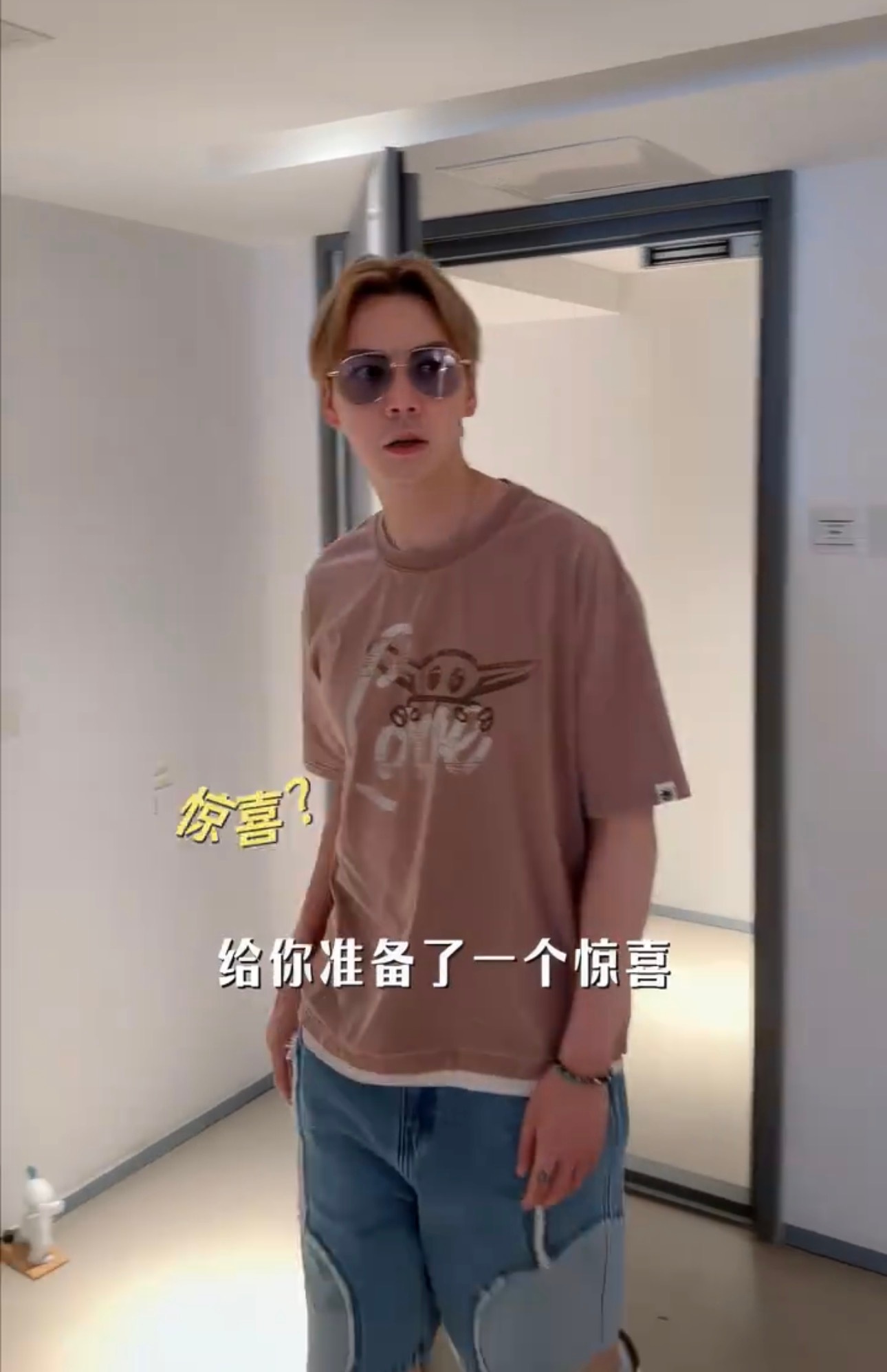 陈伟霆庆祝老九门十周年陈伟霆兑现十年前承诺路人的偶遇 这身衣服和庆祝老九门开播十