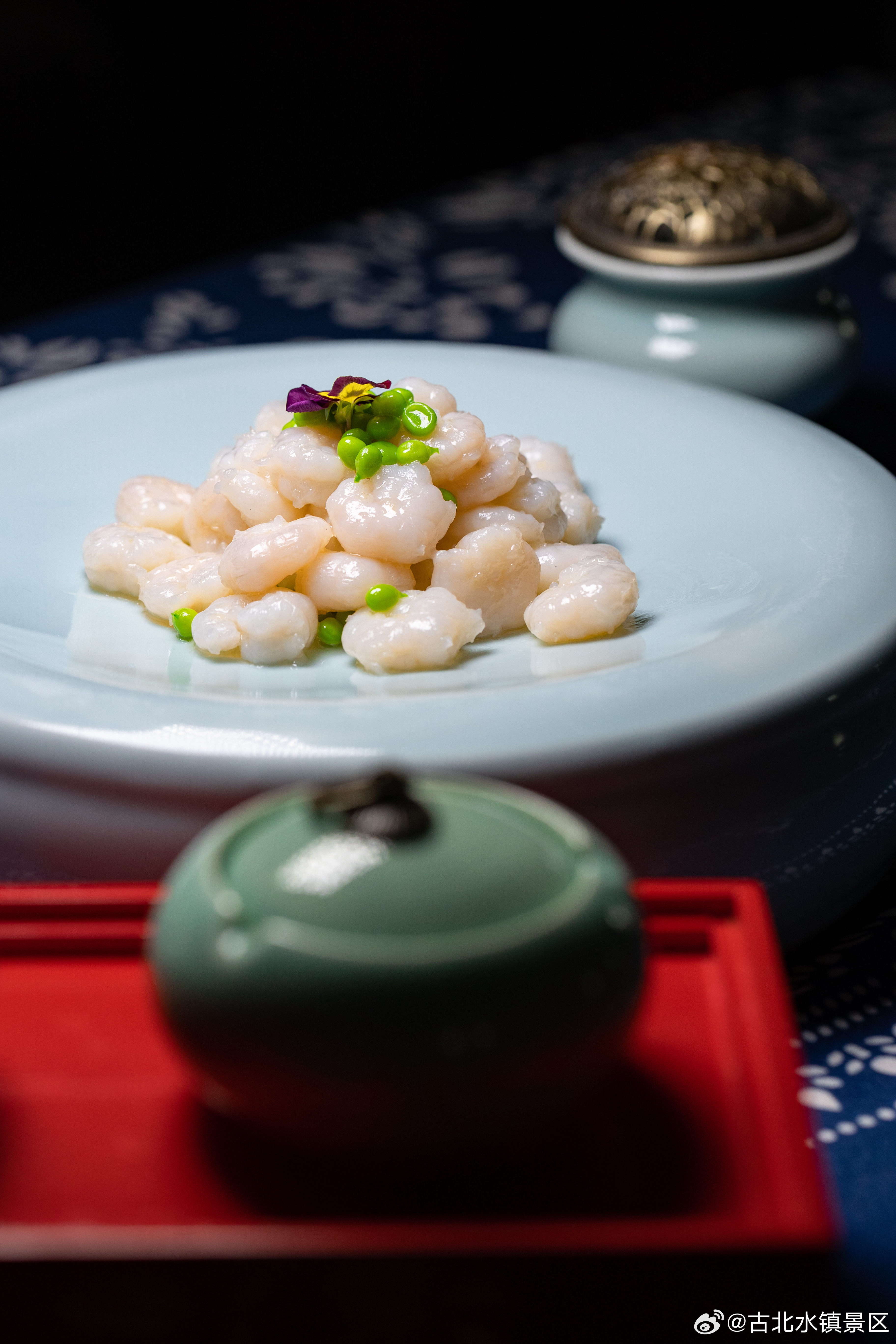 #古北水镇长城红叶美食节# 汇聚了来自五湖四海的行家主厨以食为媒，以精湛的厨艺和