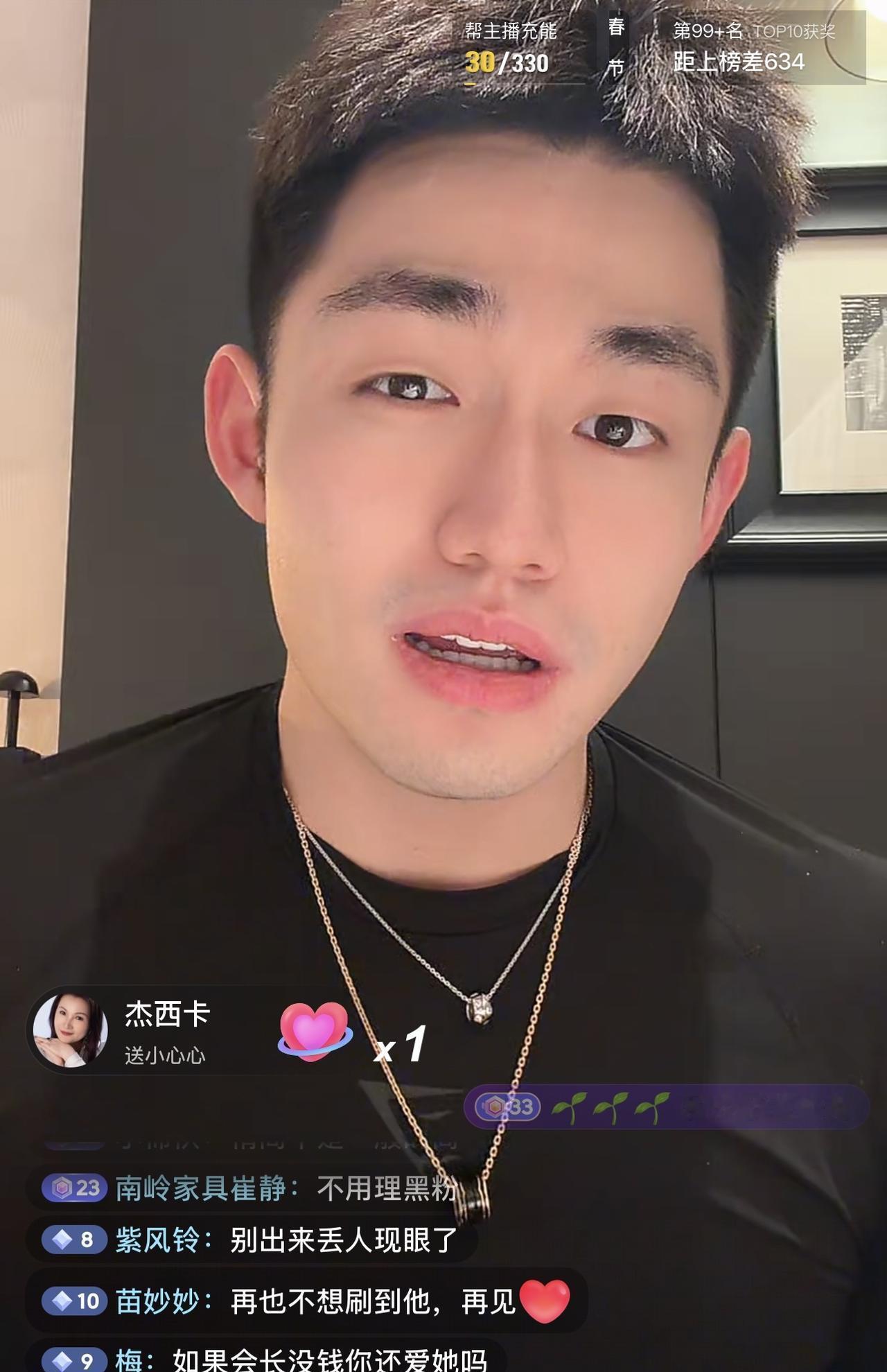 **300万豪车都不要？
这小伙儿图个啥，竟然把顶级富婆于文红娶回家！
**
惊